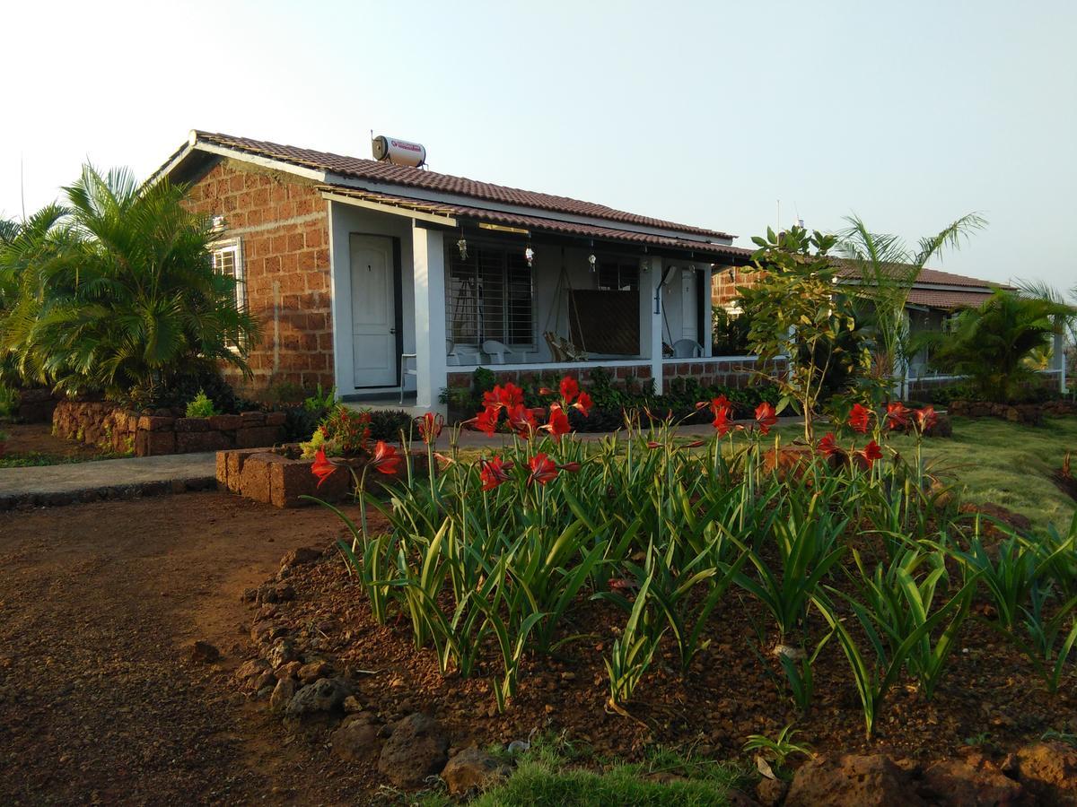 Palm Springs Lake Resort Jaitapur Exterior photo